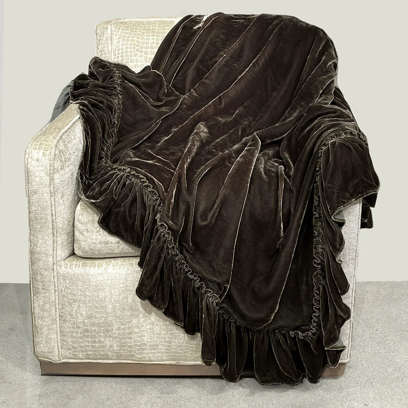 Isabella Silk Velvet Tatter Ruffle Throw - Cacao – Linen Salvage 
